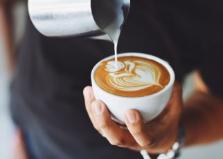 Na co zwracać uwagę wybierając kubki do kawy?